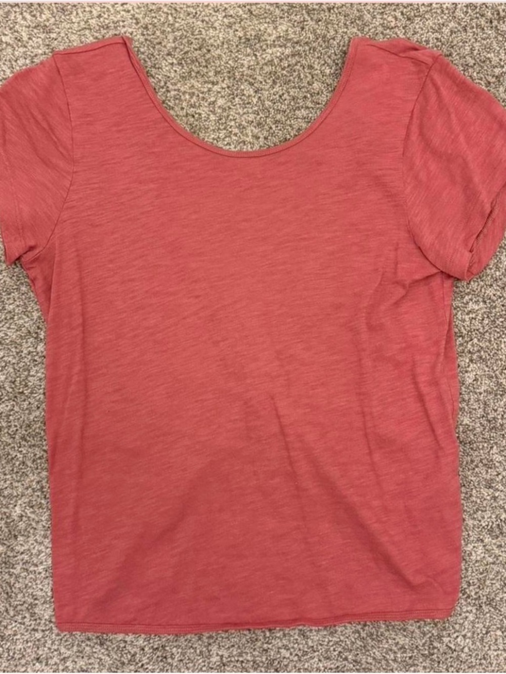 Women’s Short Sleeve Scoop Neck Top With Twist Back